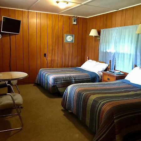 Chamber Lane Motel Round Lake Bagian luar foto