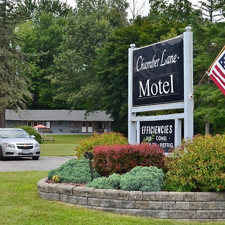 Chamber Lane Motel Round Lake Bagian luar foto