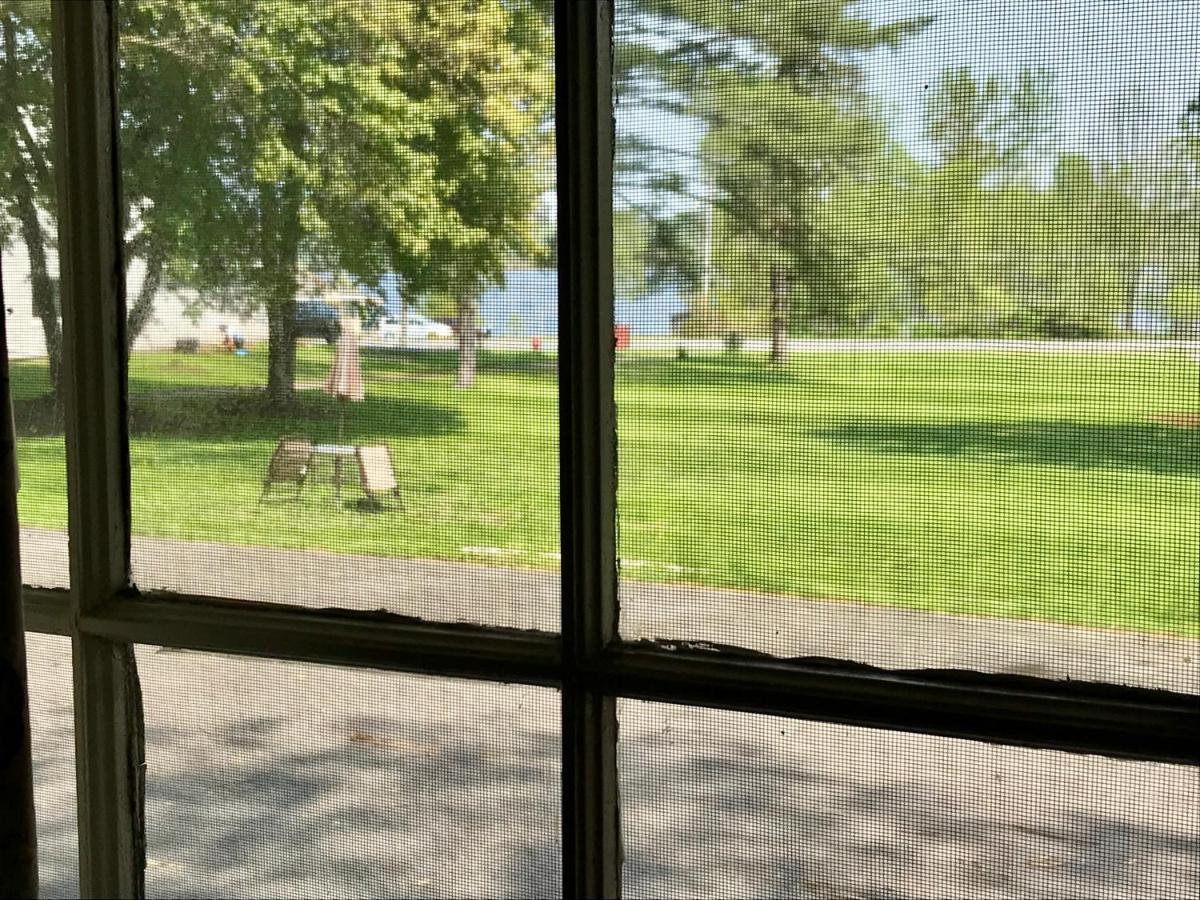 Chamber Lane Motel Round Lake Bagian luar foto