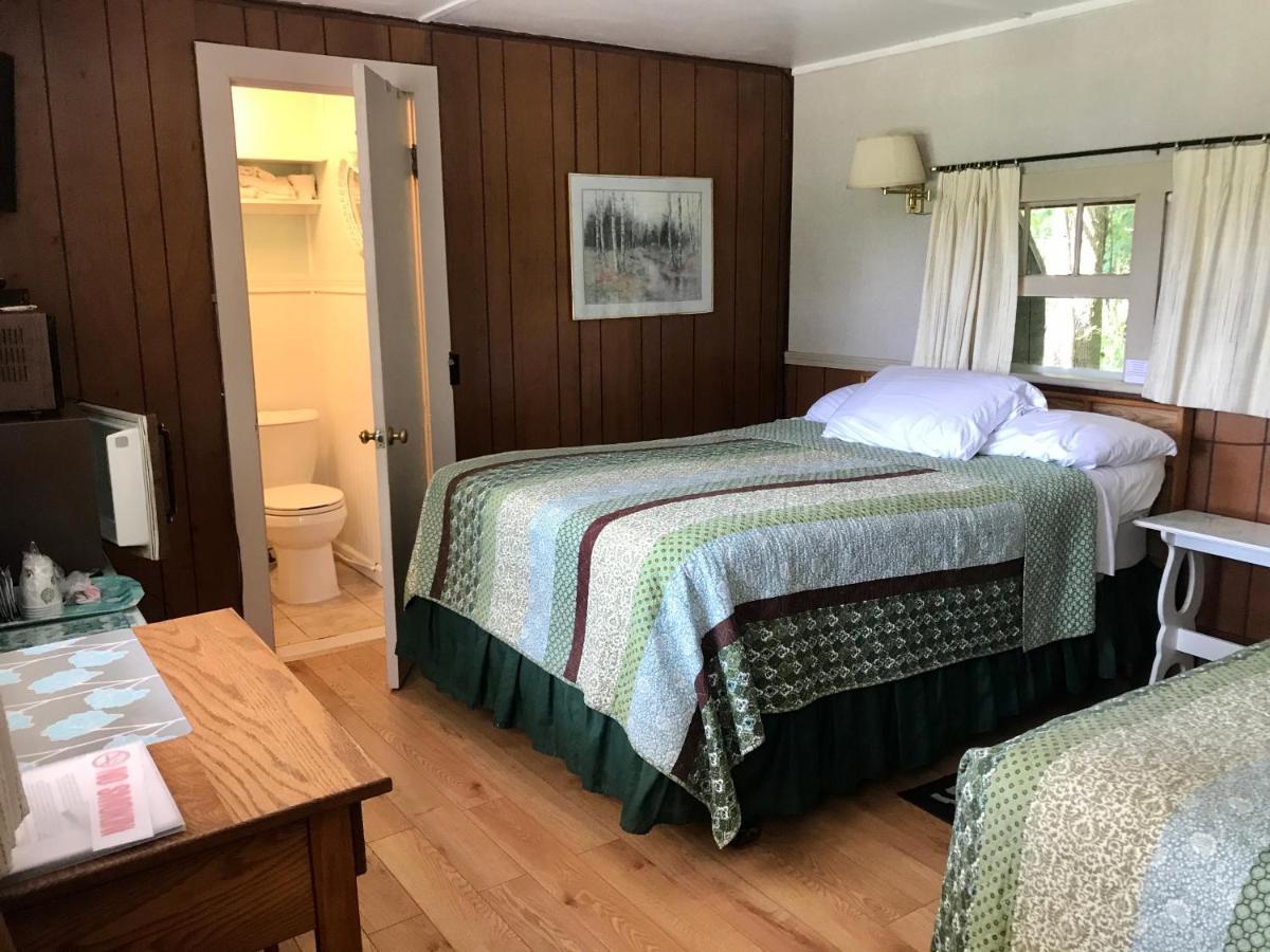 Chamber Lane Motel Round Lake Bagian luar foto