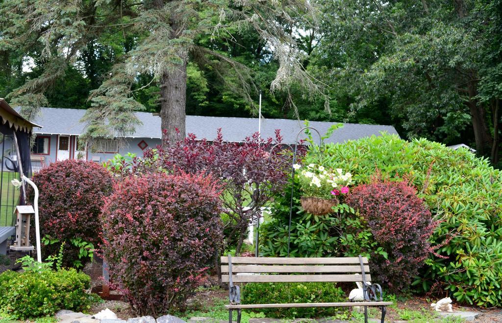Chamber Lane Motel Round Lake Bagian luar foto