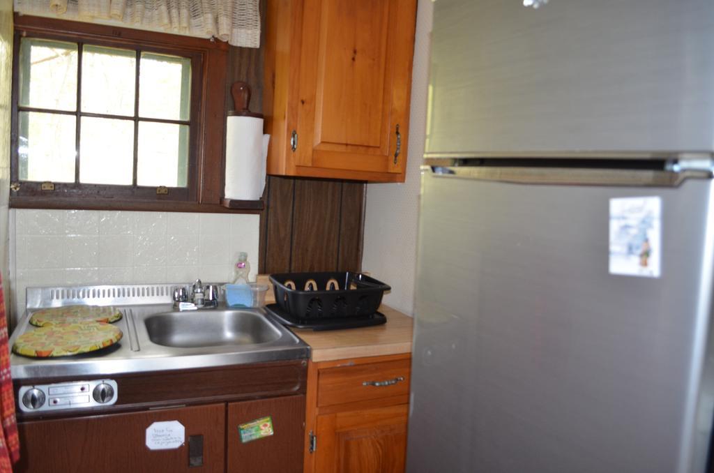 Chamber Lane Motel Round Lake Bagian luar foto