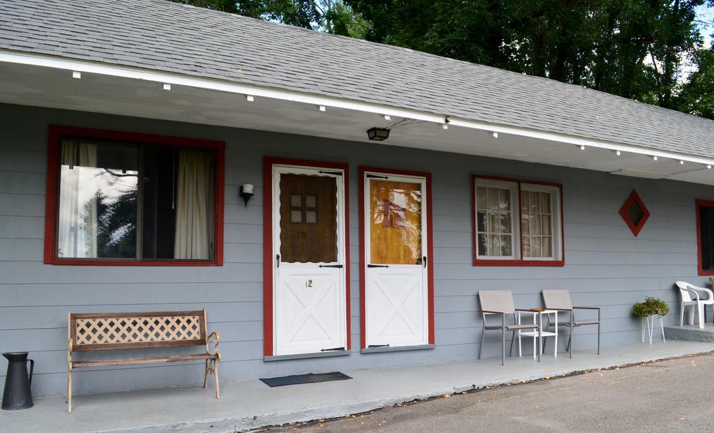 Chamber Lane Motel Round Lake Bagian luar foto