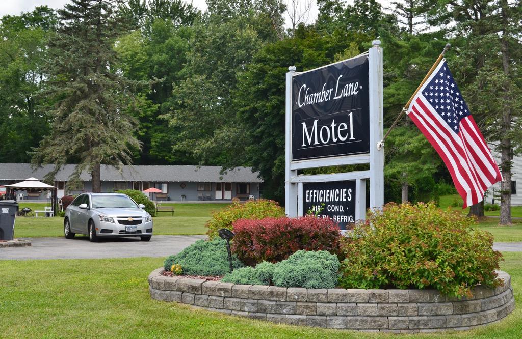 Chamber Lane Motel Round Lake Bagian luar foto