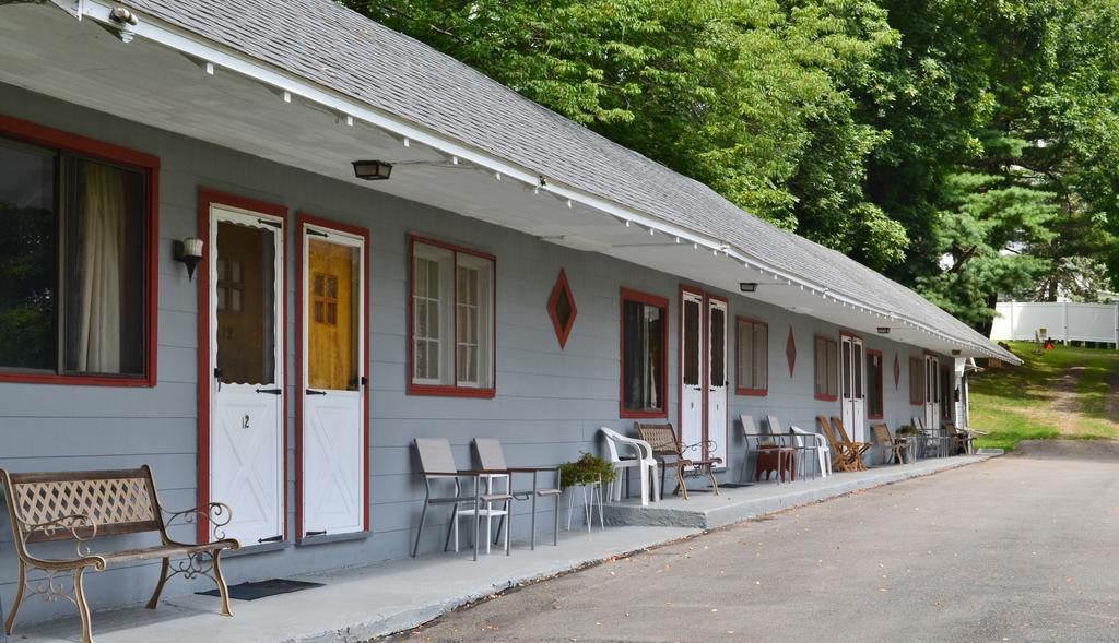 Chamber Lane Motel Round Lake Bagian luar foto